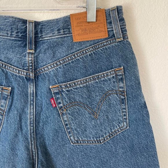 Levi’s Ribcage Pleated Denim Shorts - Picture 3 of 8